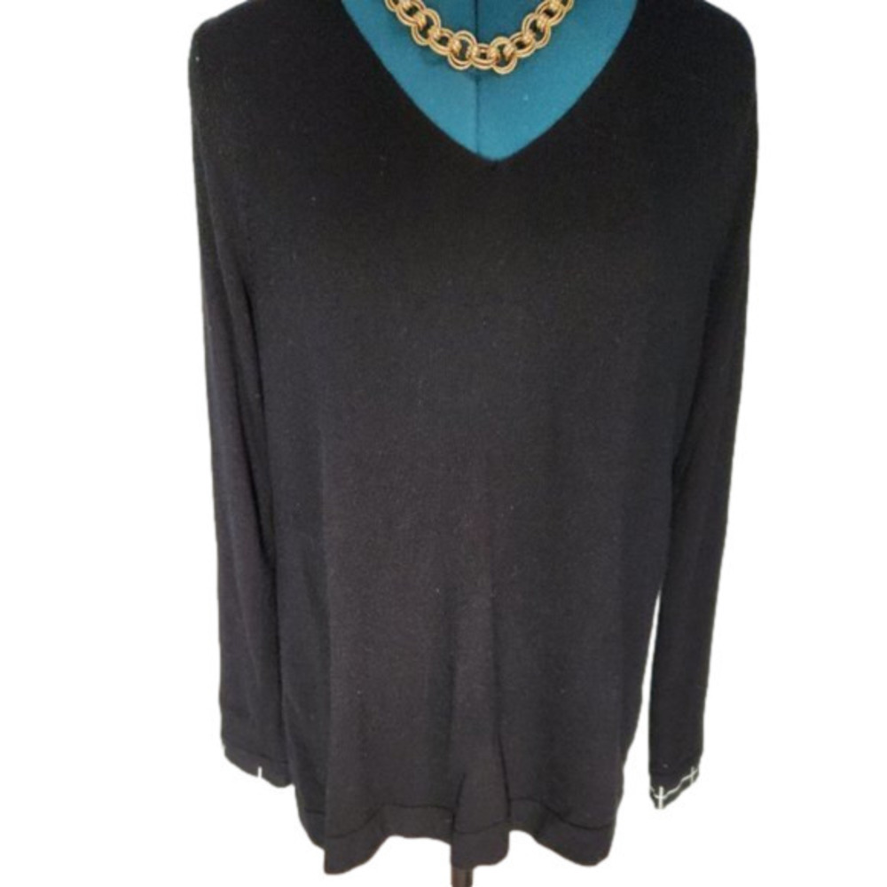 P028. NYJD Black Cashmere V-Neck Sweater with split back |S
